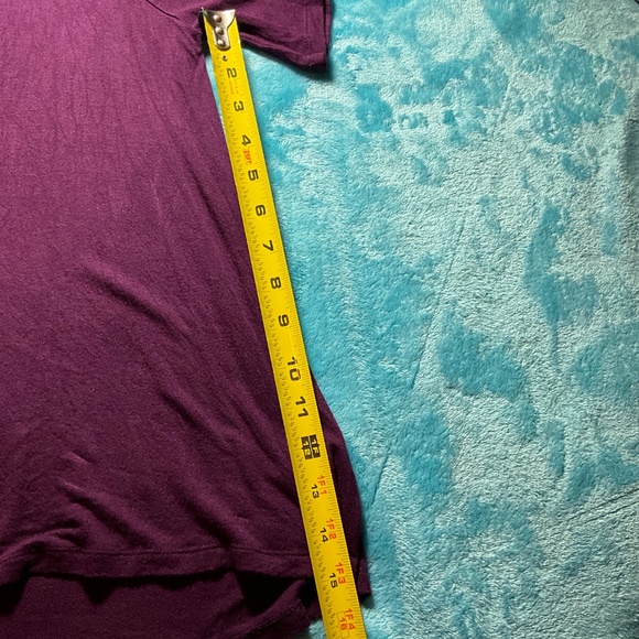 Woman’s cold shoulder blouse - Picture 2 of 4